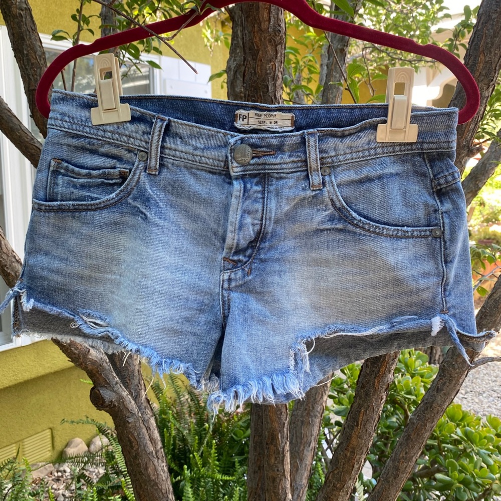 FREE PEOPLE Cut Off Denim Shorts Size 26